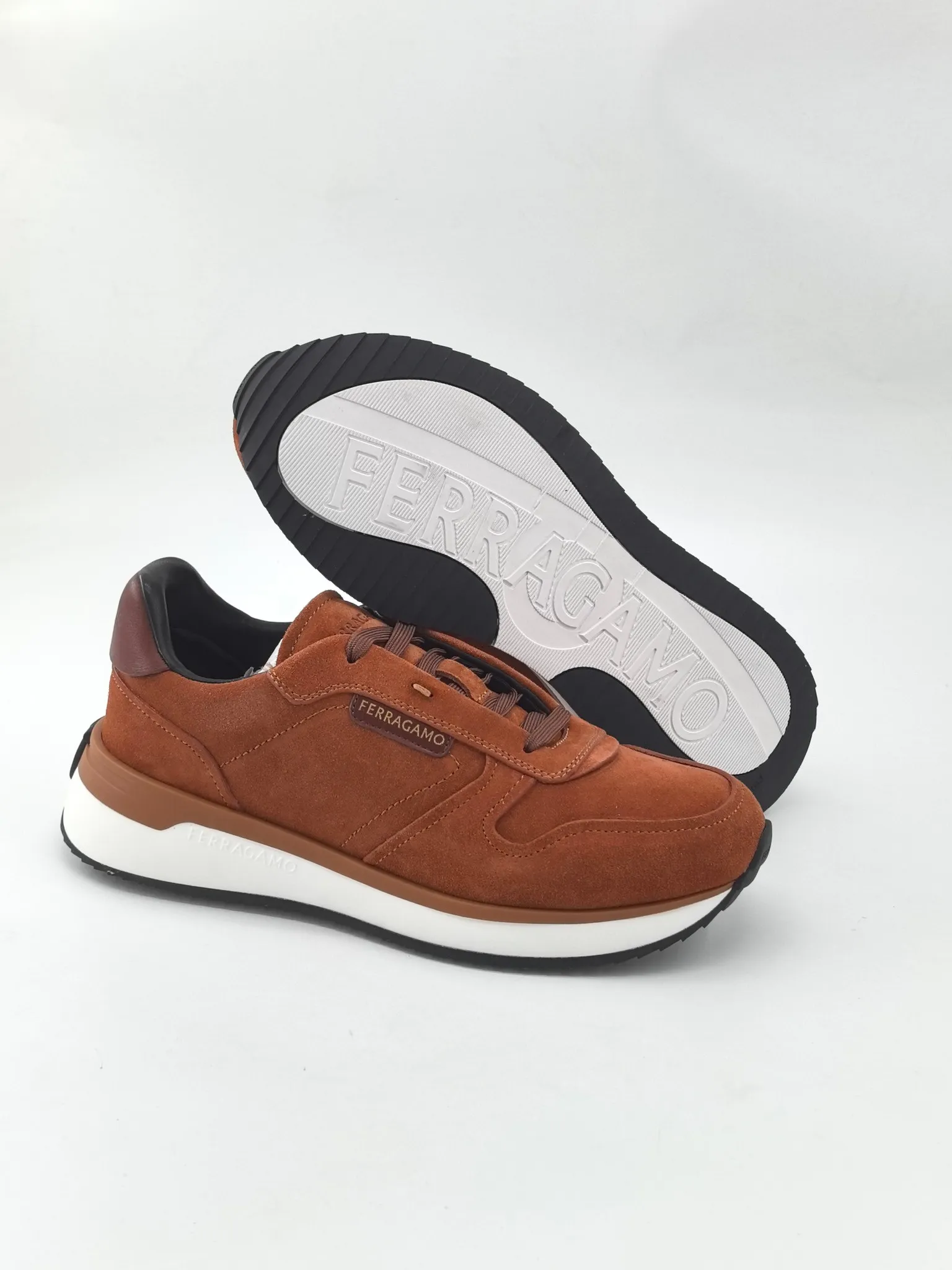 [Ferragam] Top P: 780💰 ▪️Size: 39-44 (38.45 custom-made) FERRAGAMO Ferragam 🔍Top purchasing agent 🇮🇹 Ferragam Street-charming casual shoe series, the counter sells the original configuration simultaneously, Italian imported cowhide fabric, high-quality splicing technology, imported water-dyed cow lining , soles: original foam outsole specially provided by the original factory, original factory follow-up goods, 🔍 high quality, can be entered and exited the counter at will, welcome to compare and synchronize with the counter.